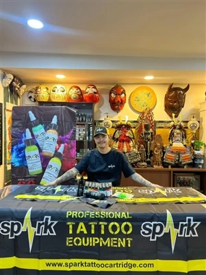 تعلن شركة SPARK Ink عن شراكة مع فنان الوشم التايلاندي الشهير Bamboo Tattoo في...